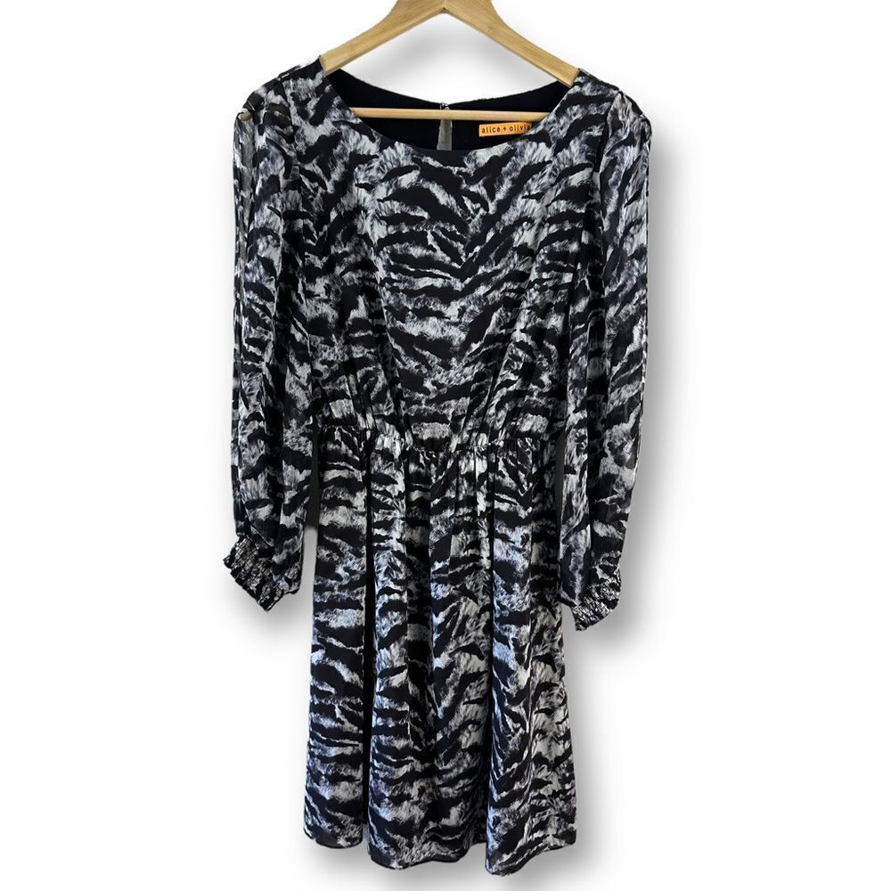 Alice + Olivia black and white‎ abstract animal print silk dress size S